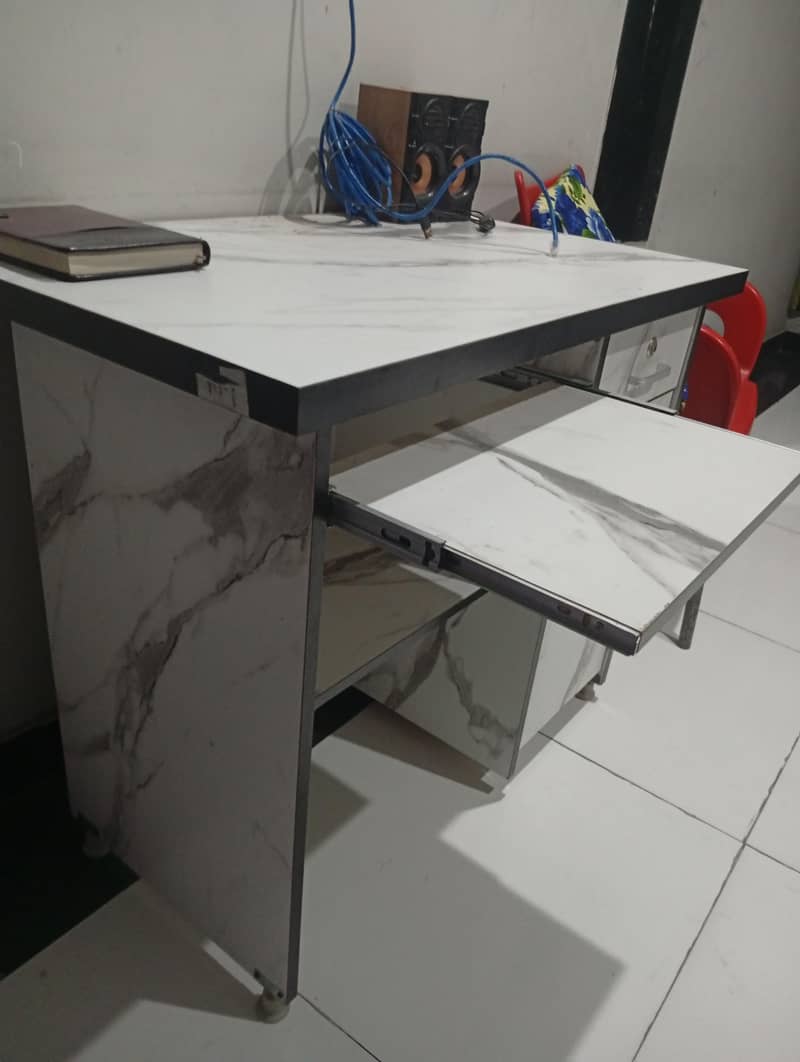Computer Table For Sale 1