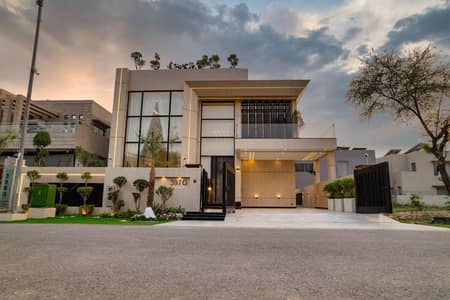 FOR SALE 1 KANAL SLIGHTLY USED HOUSE WITH 17KV SOLAR AVAILABLE FOR SALE NEAR CARREFOUR DHA PHASE 7, LAHORE.