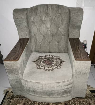 5 Seater Sofa Set for Sale (35,000)