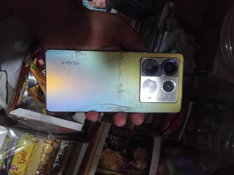 Infinix Note 40 Pro 4