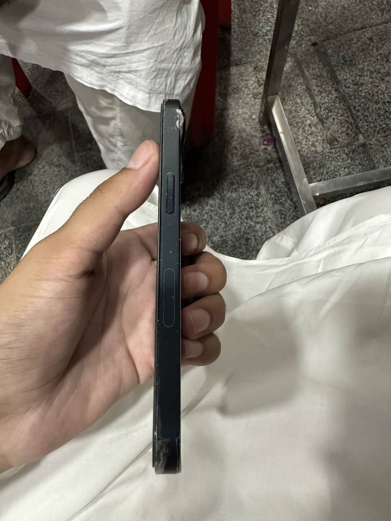 Apple iPhone 13 2