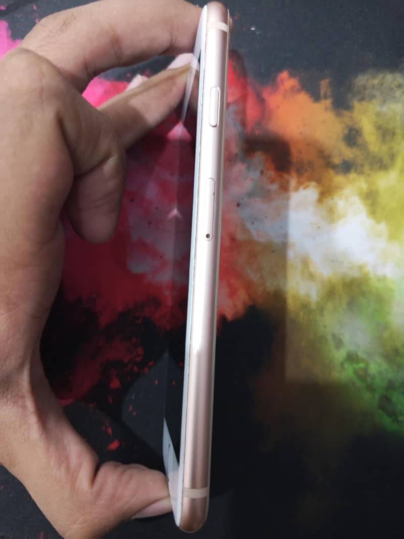 Apple iPhone 8 3