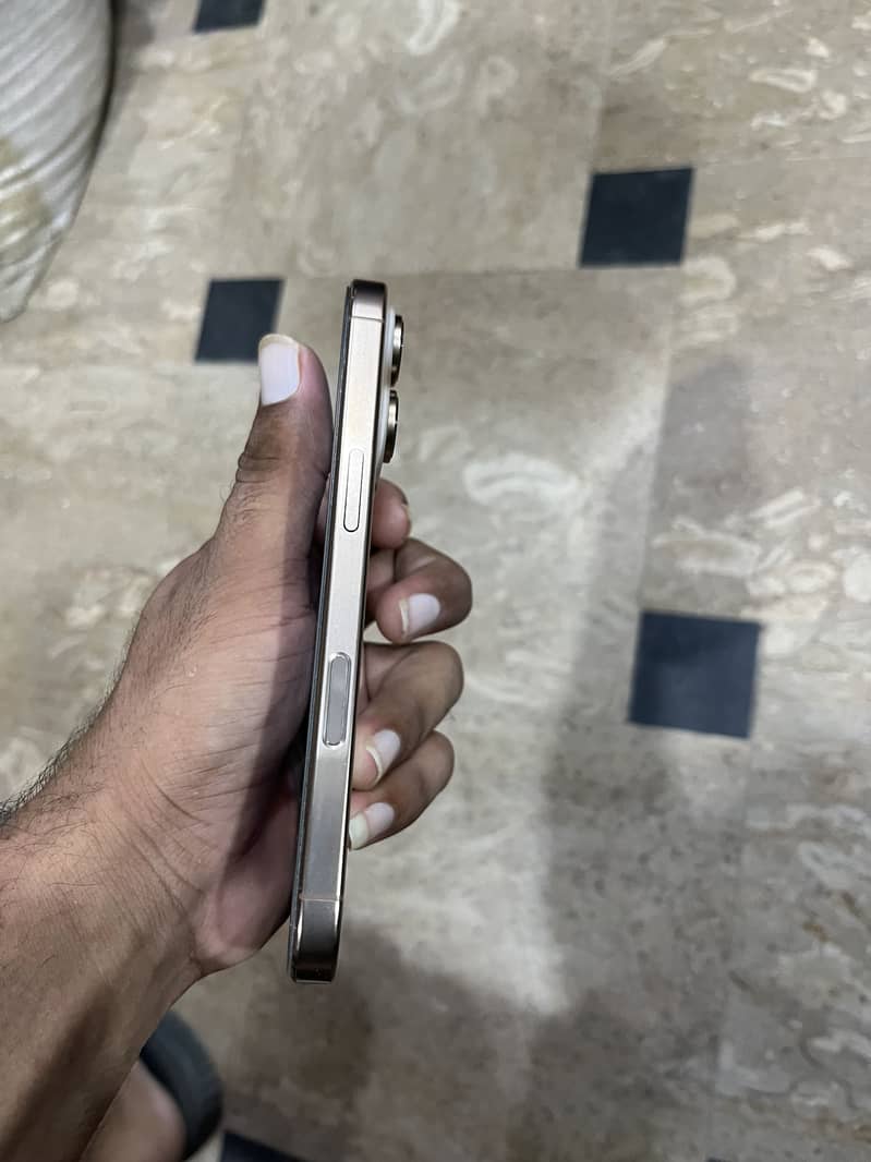 Apple iPhone 16 Pro 5