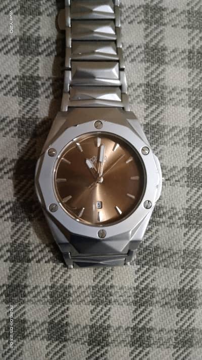 Original Hublot Analog Watch - Timeless Elegance