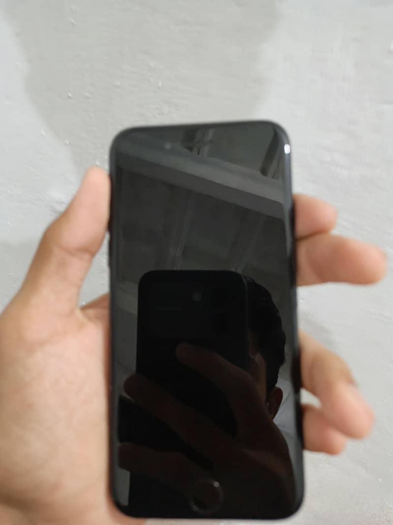 Apple iPhone 7 2