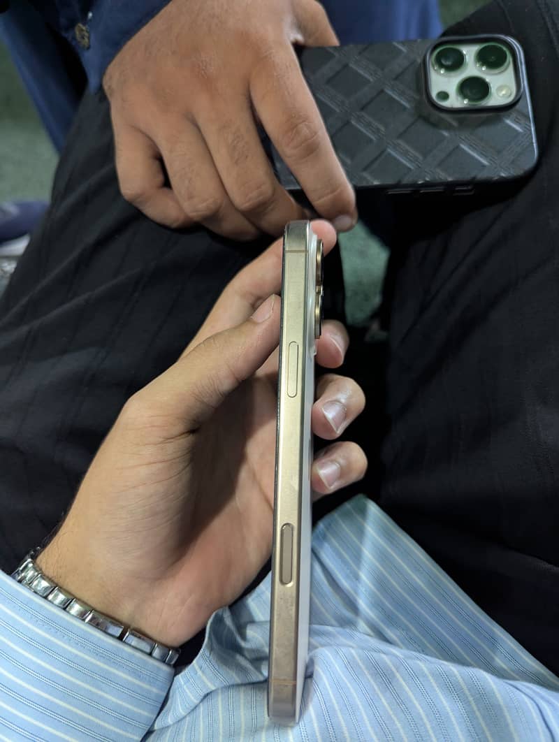 Apple iPhone 16 Pro Max 1