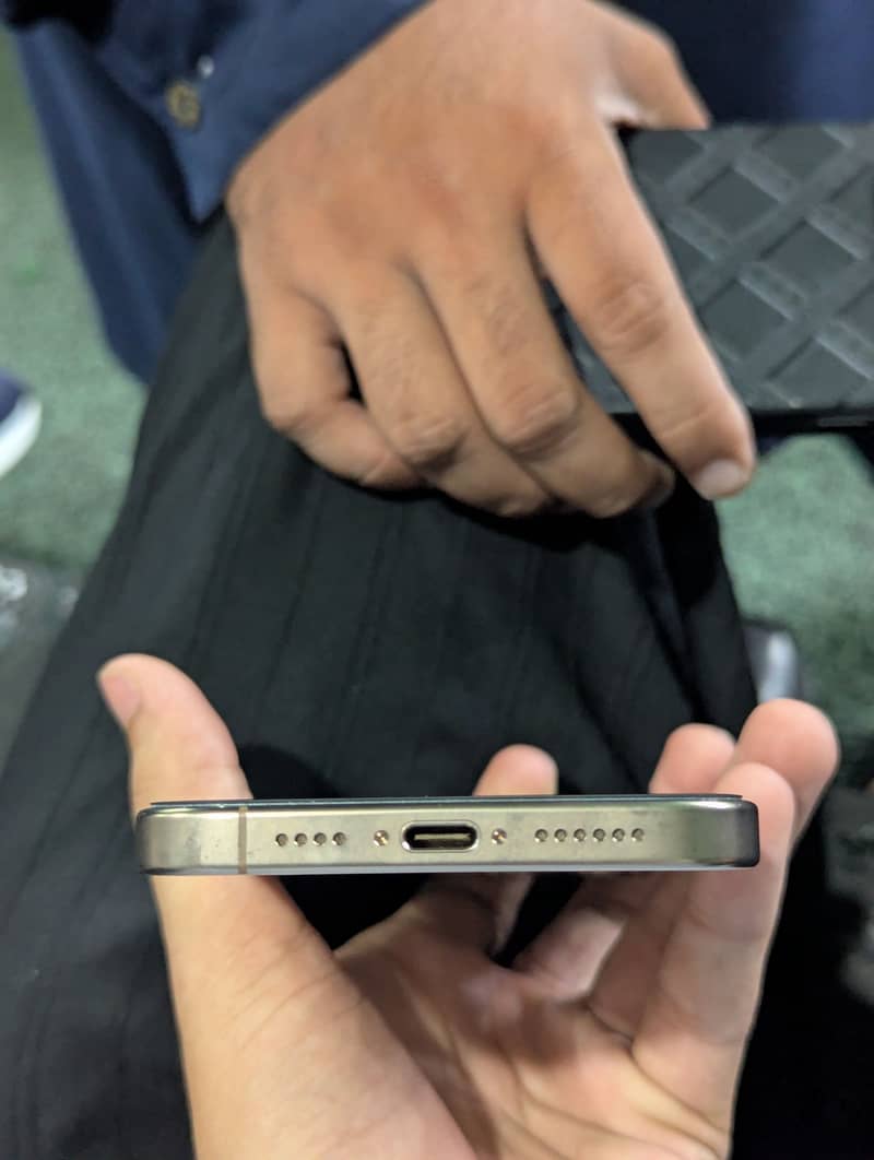 Apple iPhone 16 Pro Max 5