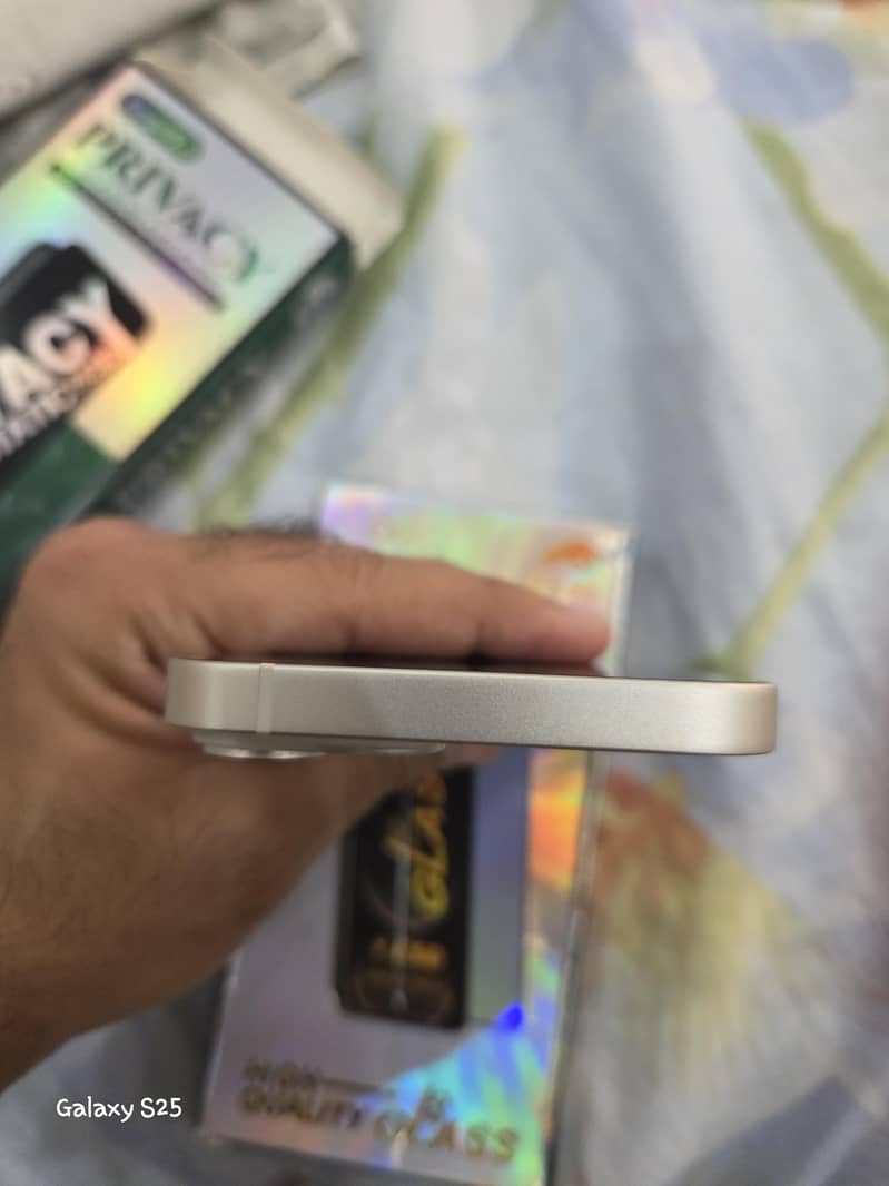 Apple iPhone 14 4