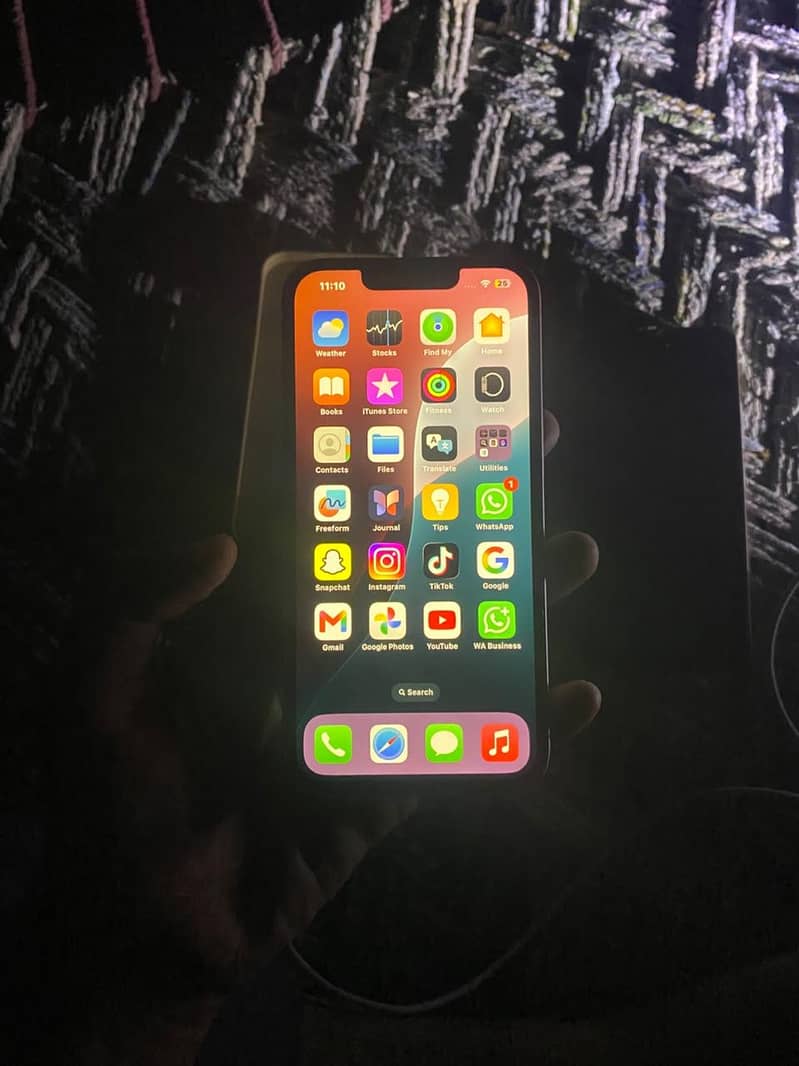 Apple iPhone 13 4