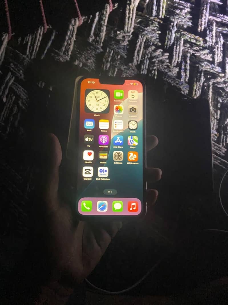 Apple iPhone 13 7