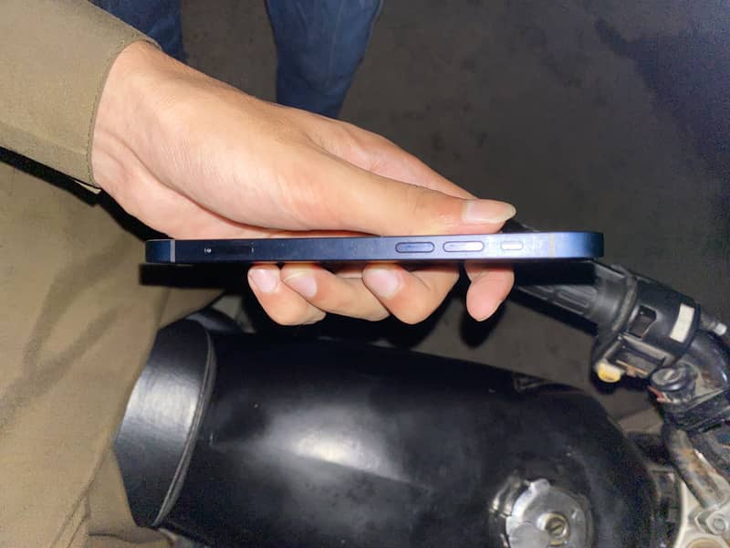 Apple iPhone 12 5