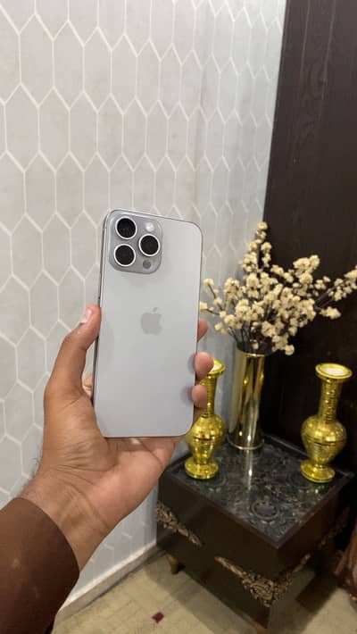 Apple iPhone 15 Pro Max factory unlocked