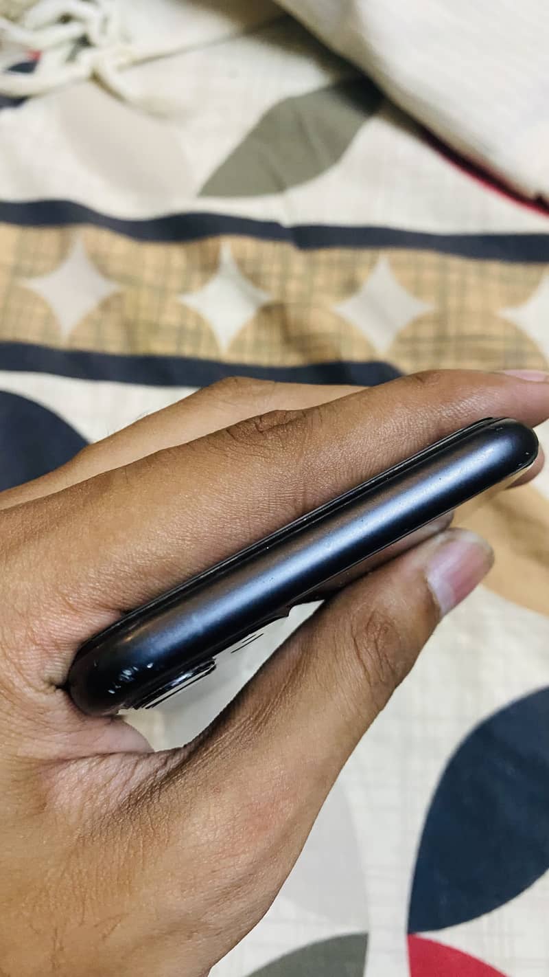 Apple iPhone 11 0