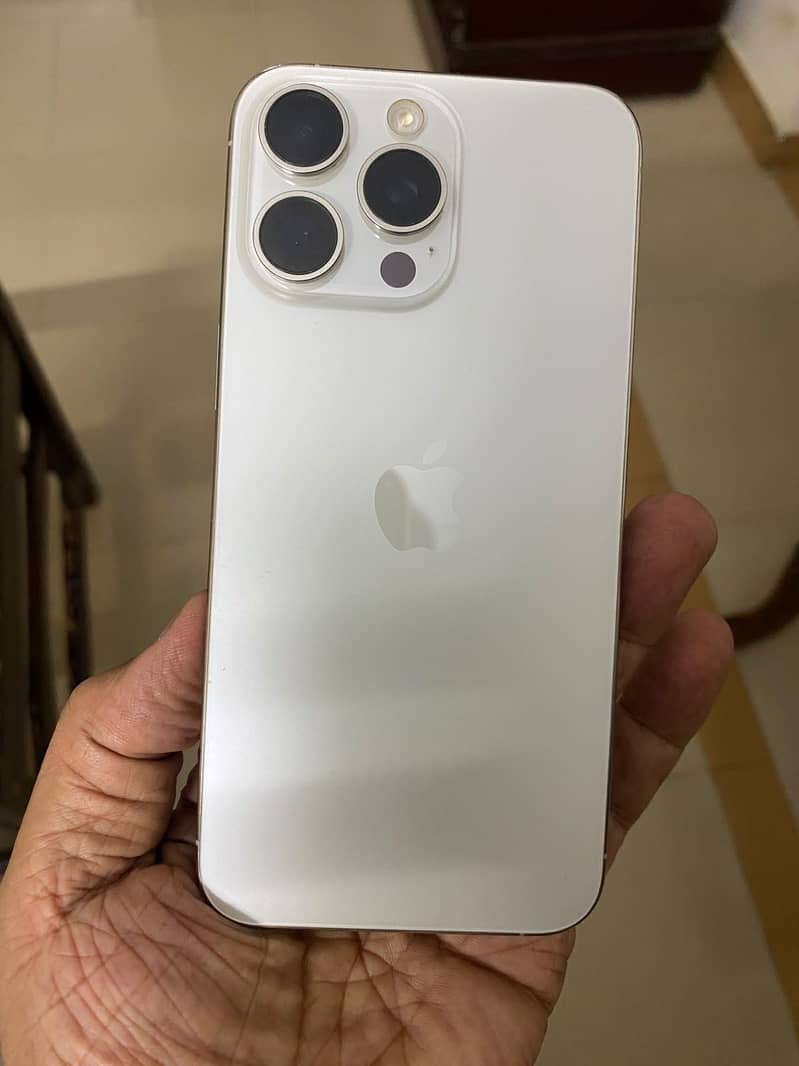Apple iPhone 15 Pro Max 1
