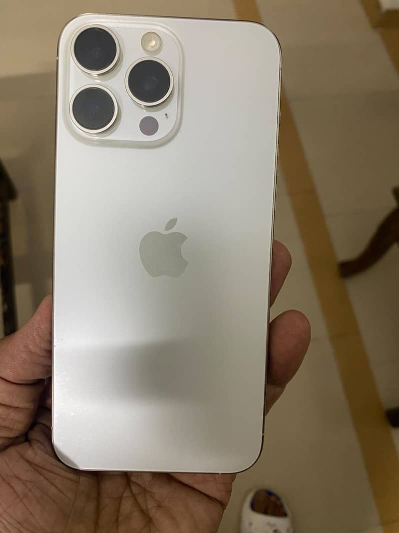 Apple iPhone 15 Pro Max 2