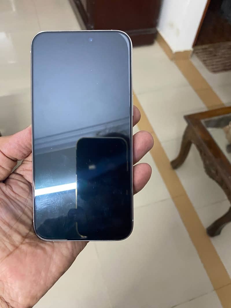 Apple iPhone 15 Pro Max 4