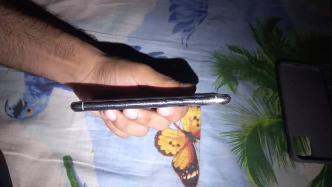 Apple iPhone 11 Pro 3