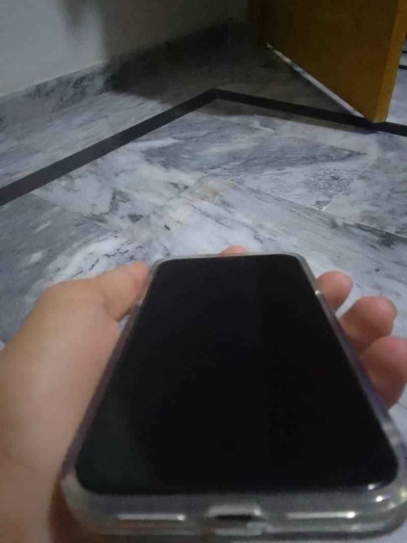 Apple iPhone 11 0