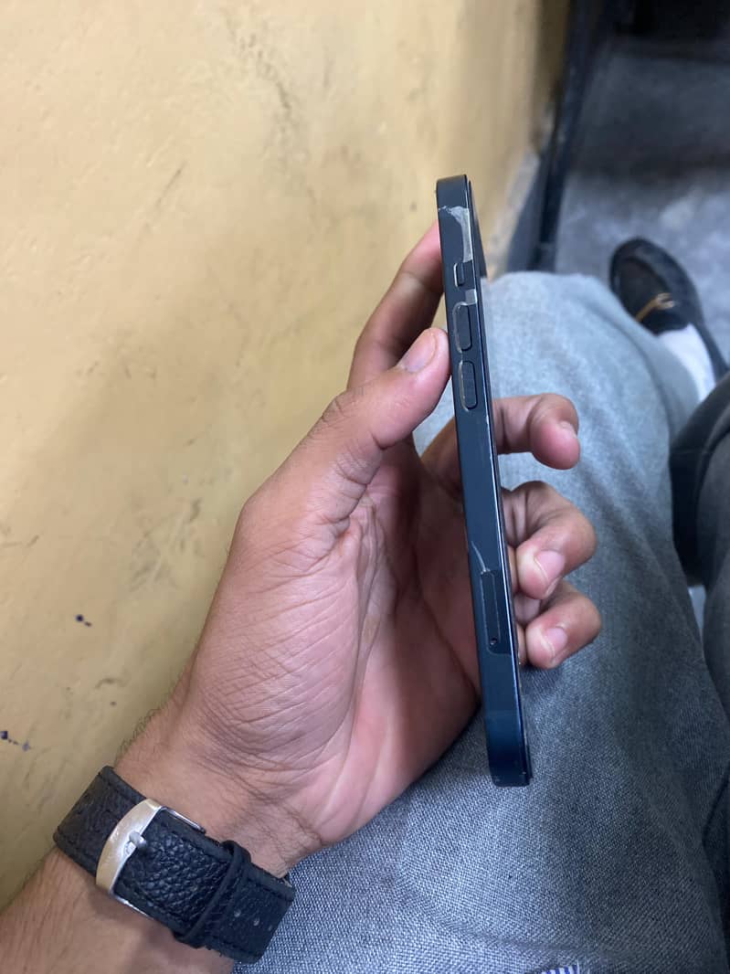 Apple iPhone 14 3