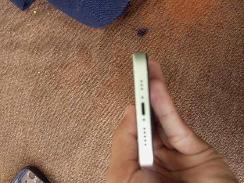 Apple iPhone 12 3
