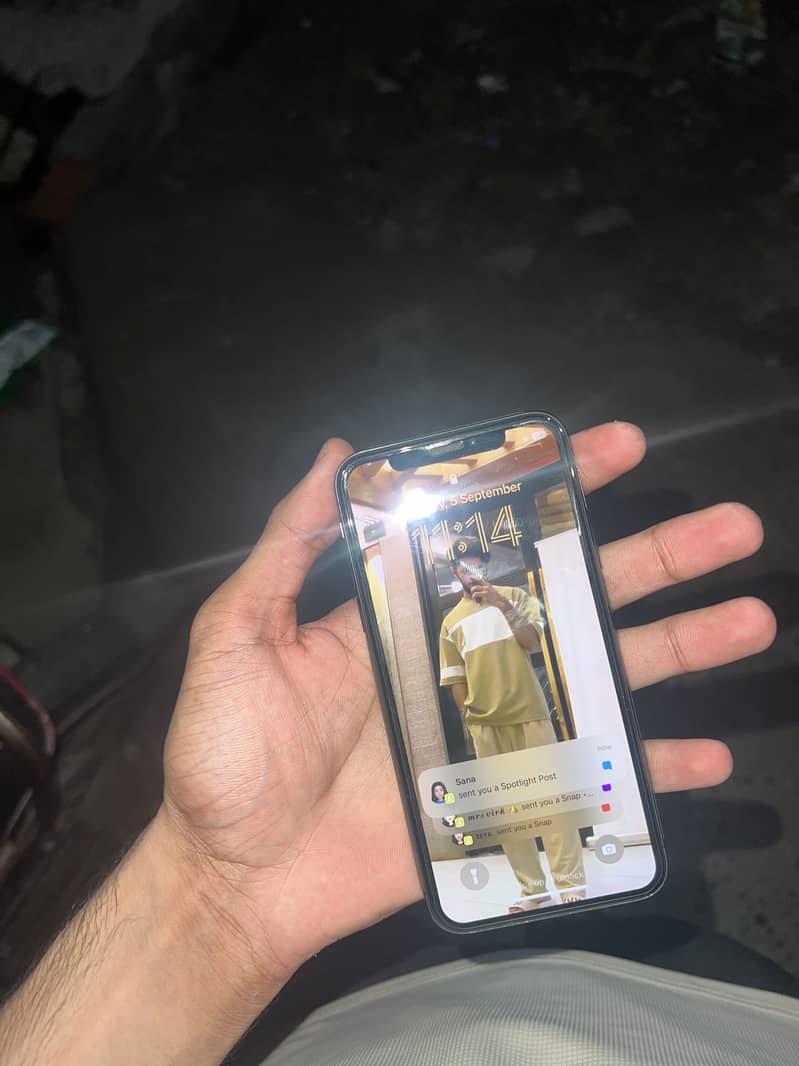 Apple iPhone X 4