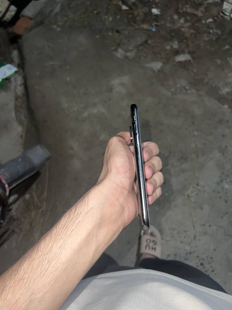 Apple iPhone X 5