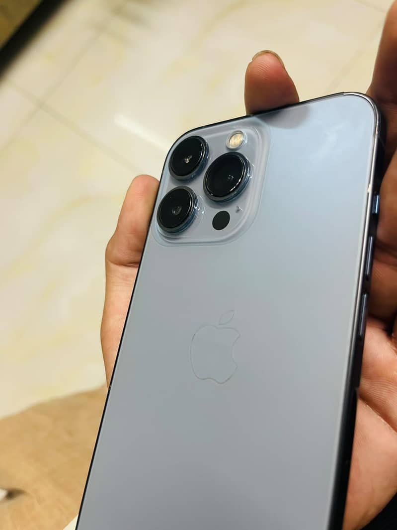 Apple iPhone 13 Pro 1