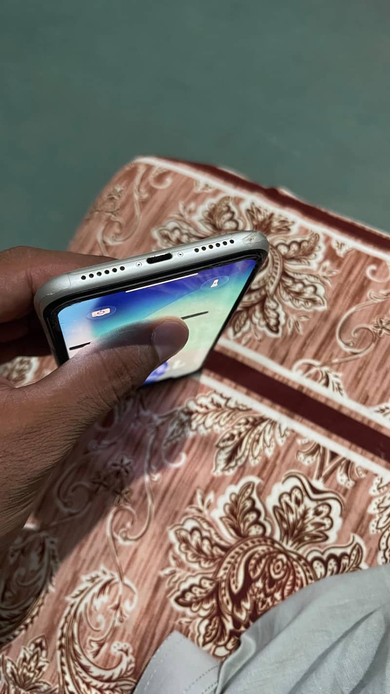 Apple iPhone 11 3