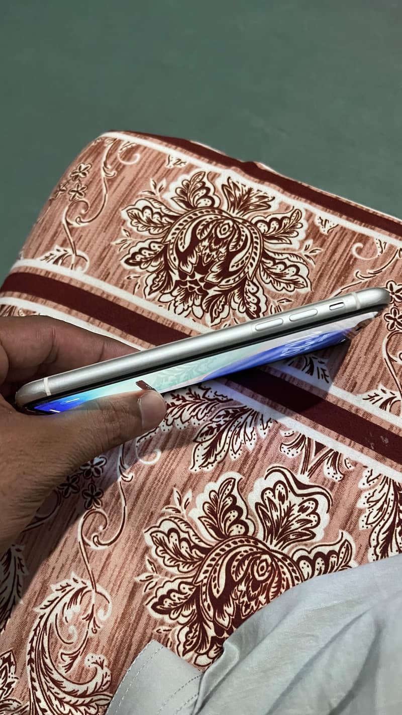 Apple iPhone 11 6