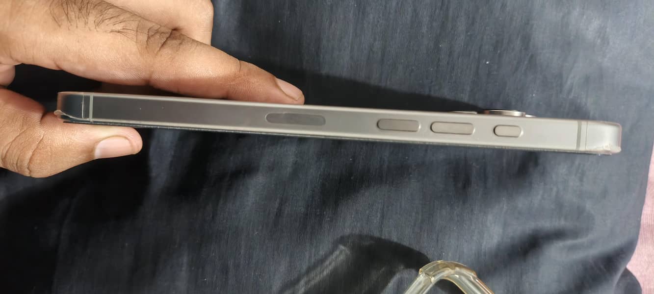 Apple iPhone 16 Pro Max 3