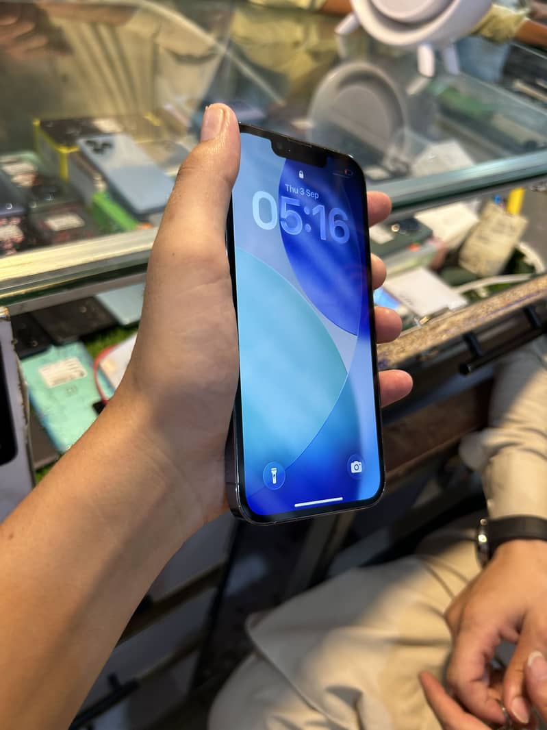 Apple iPhone 13 Pro 1