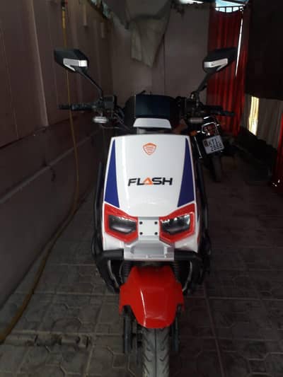 Crown Flash scooty