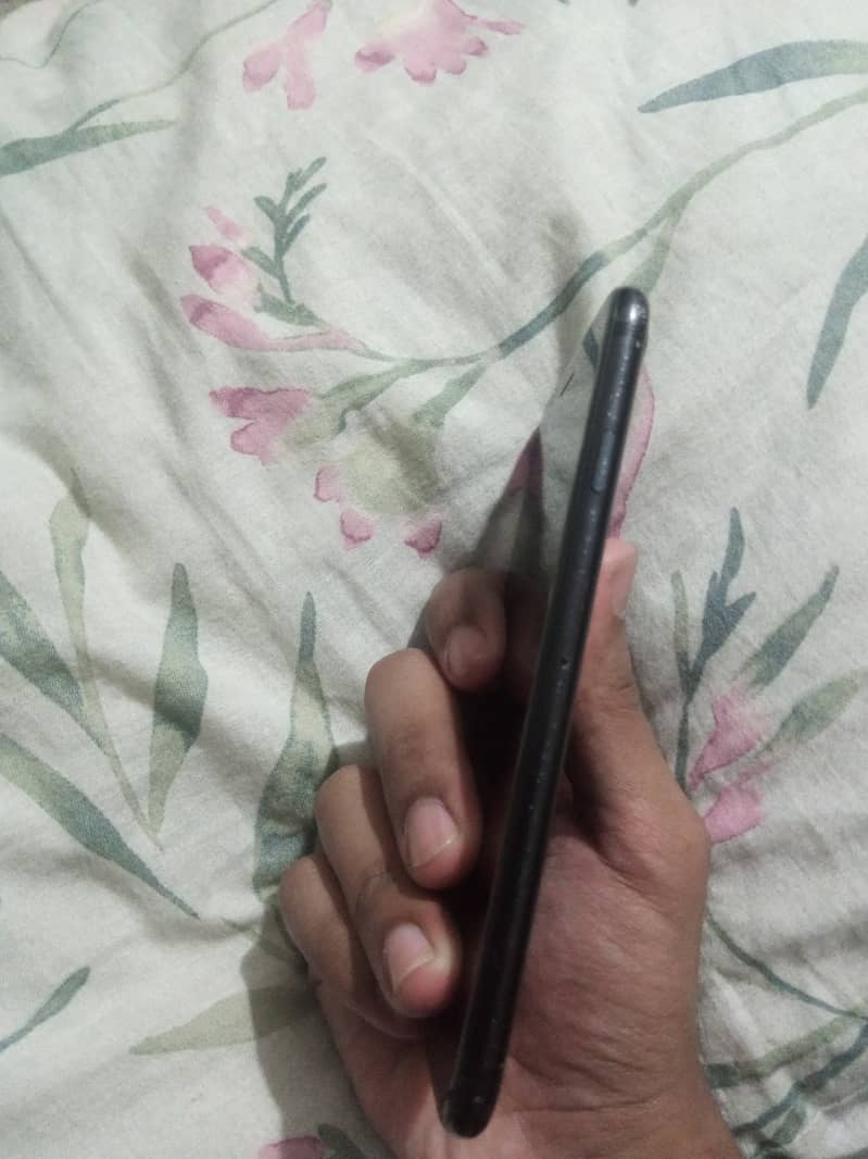 Apple iPhone 7 2