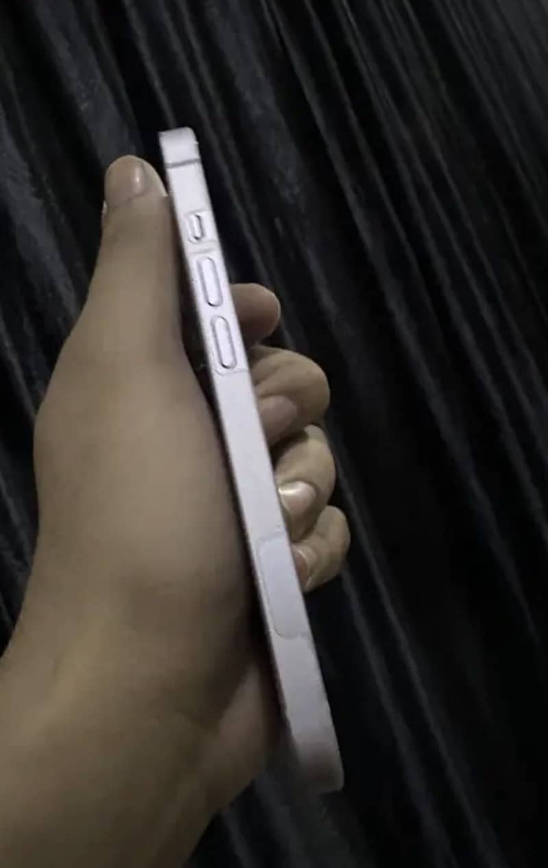 Apple iPhone 14 3