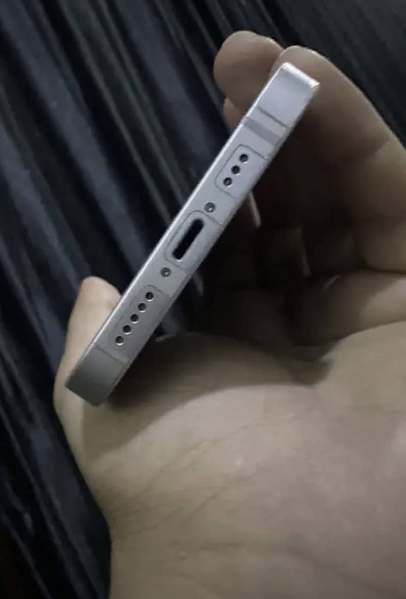 Apple iPhone 14 4