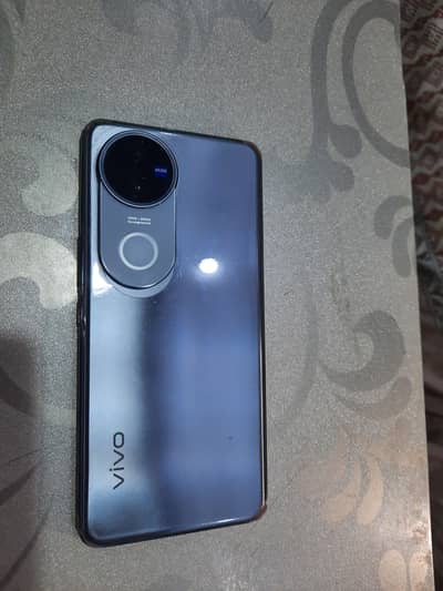 Vivo V50