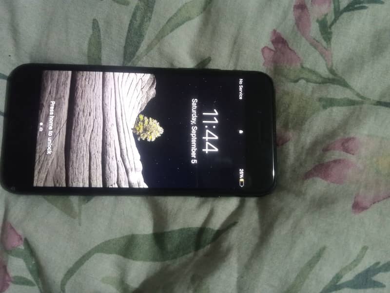 Apple iPhone 7 0