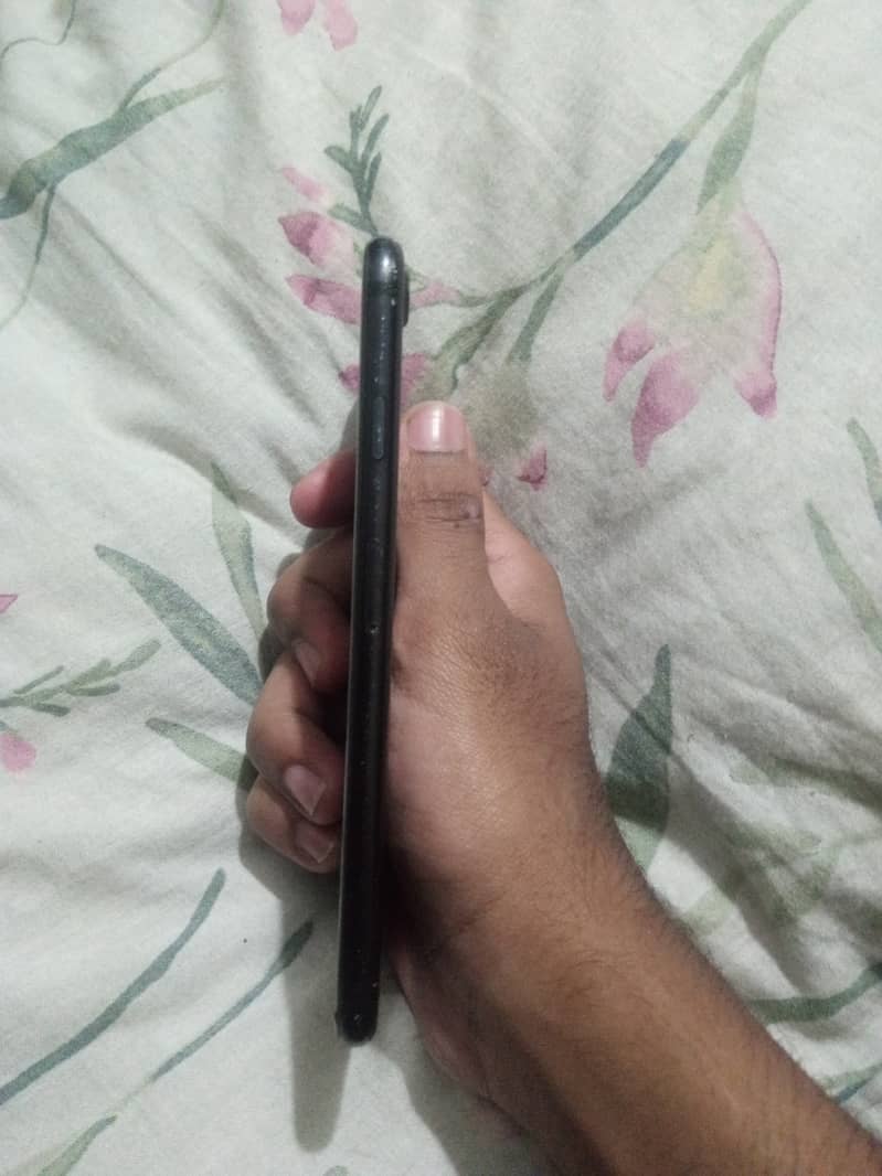 Apple iPhone 7 2