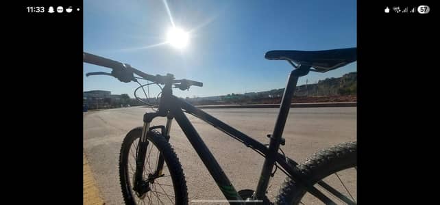 Mountain Bike For Sale by Giant. Original 100% No failt or issue.