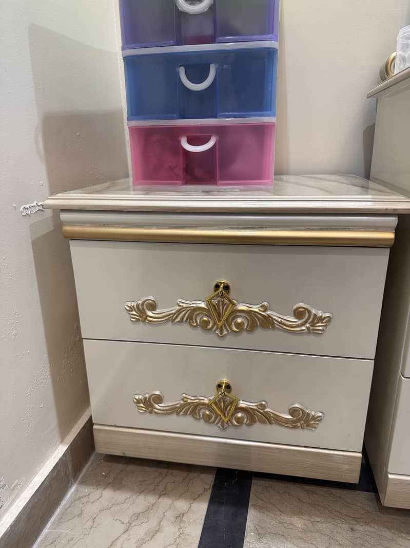 Beds with side table 7