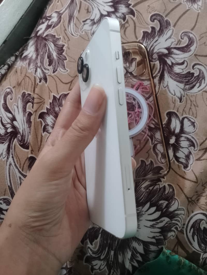 Apple iPhone 13 1