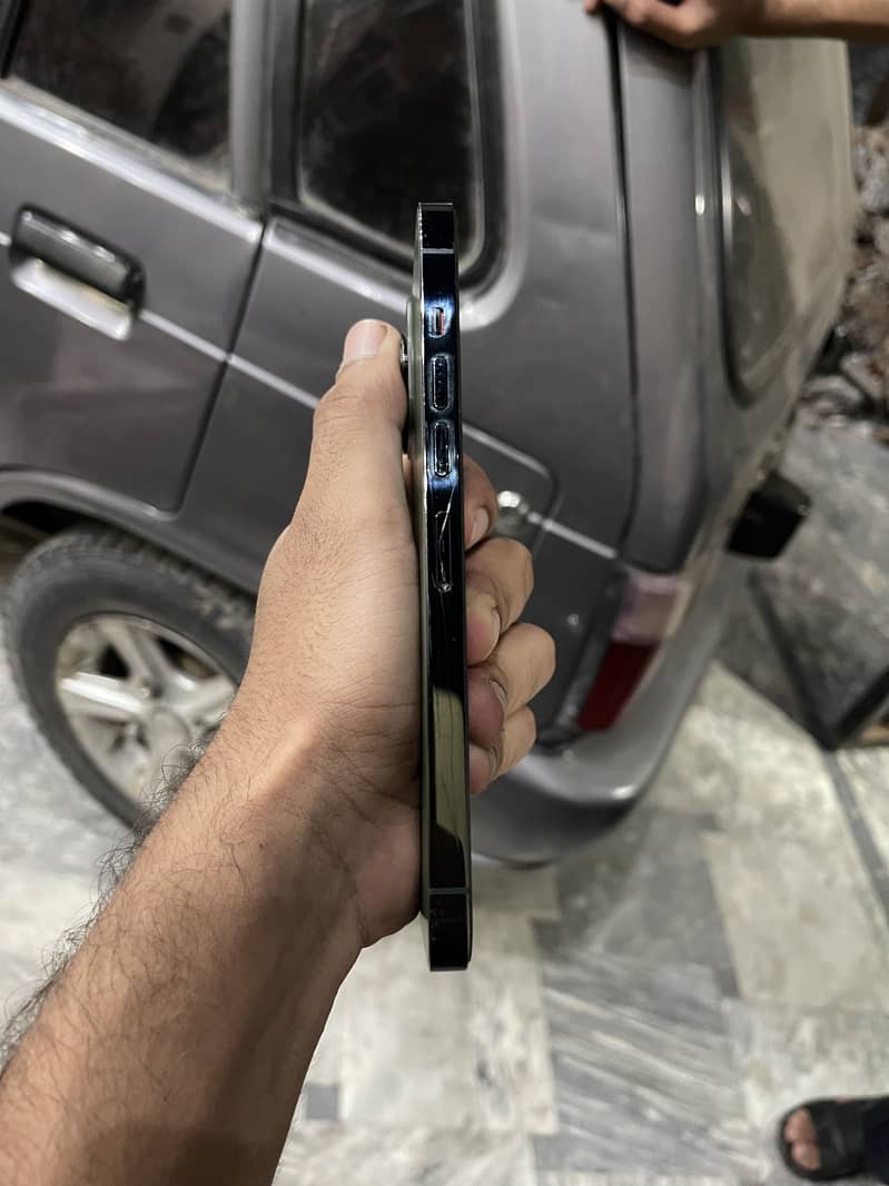 Apple iPhone 13 Pro Max 5