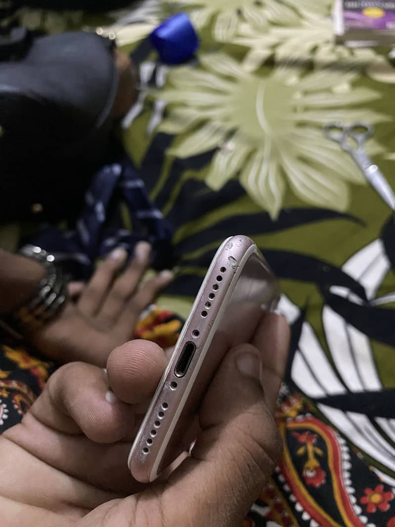 Apple iPhone 7 2