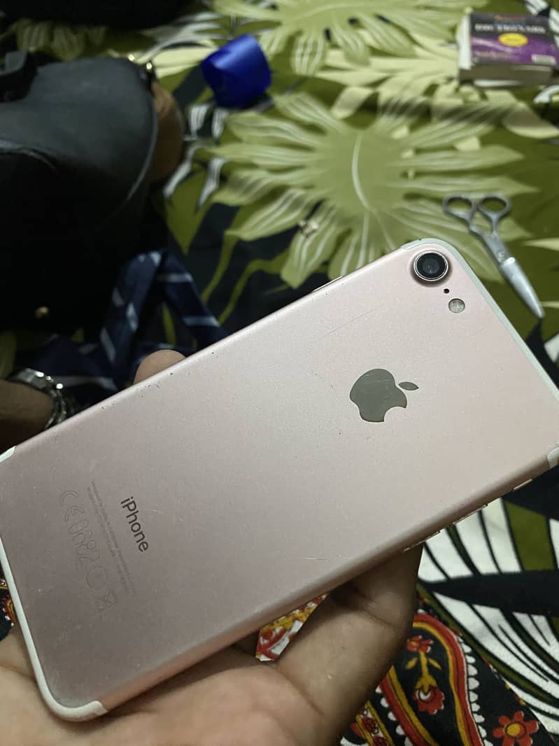 Apple iPhone 7 4