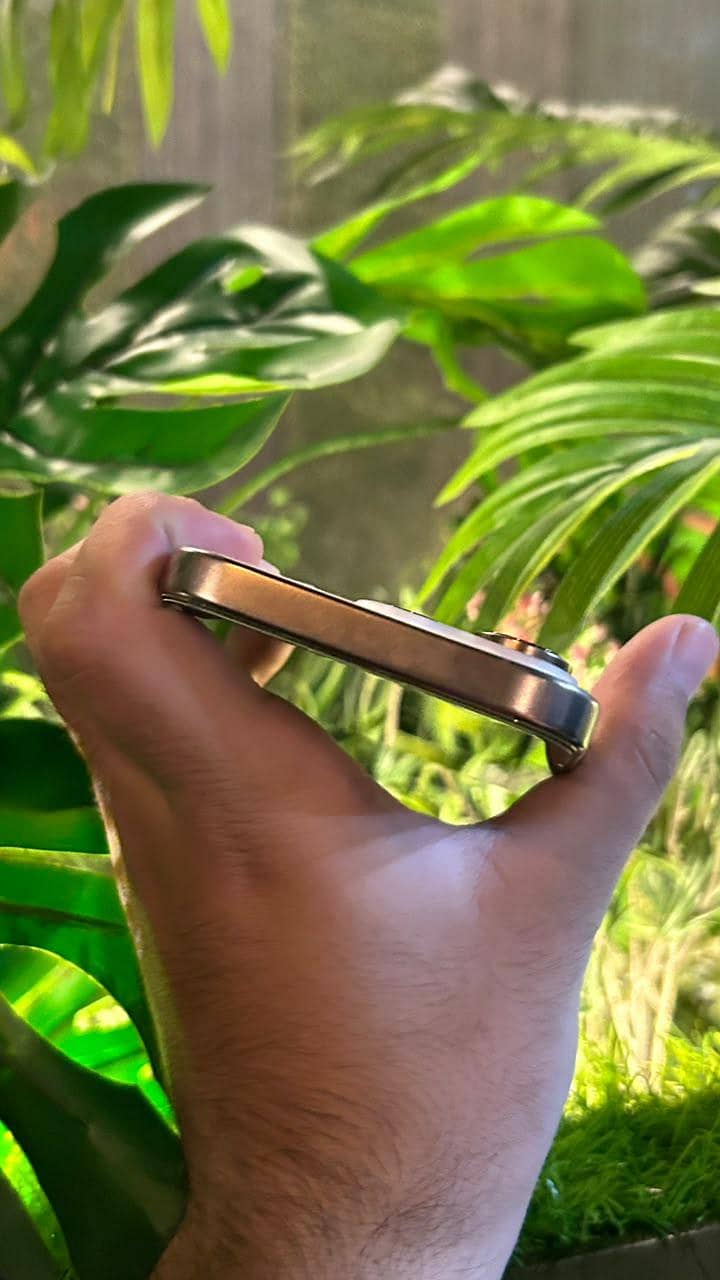 Apple iPhone 16 Pro 3