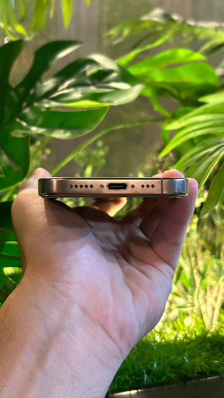 Apple iPhone 16 Pro 4