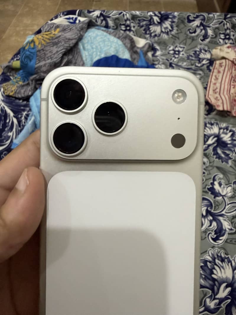 Apple iPhone 17 Pro Max 2