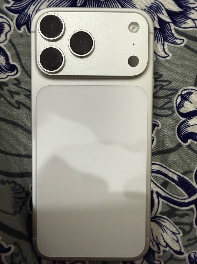 Apple iPhone 17 Pro Max 7