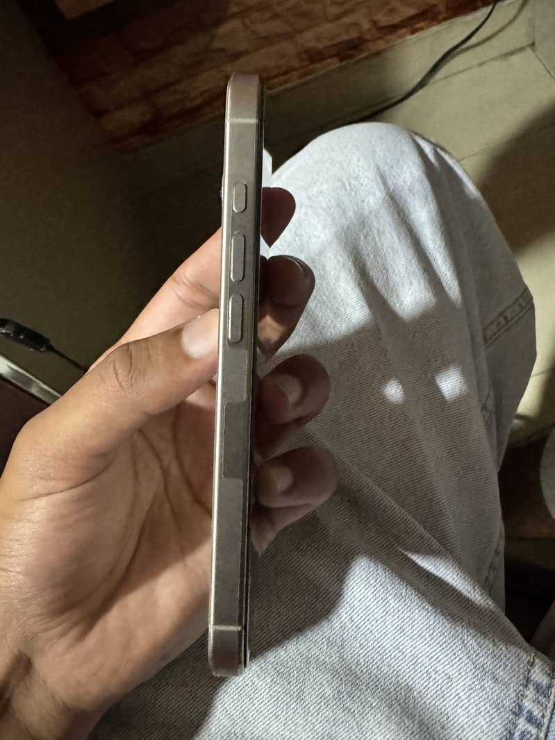 Apple iPhone 16 Pro 0
