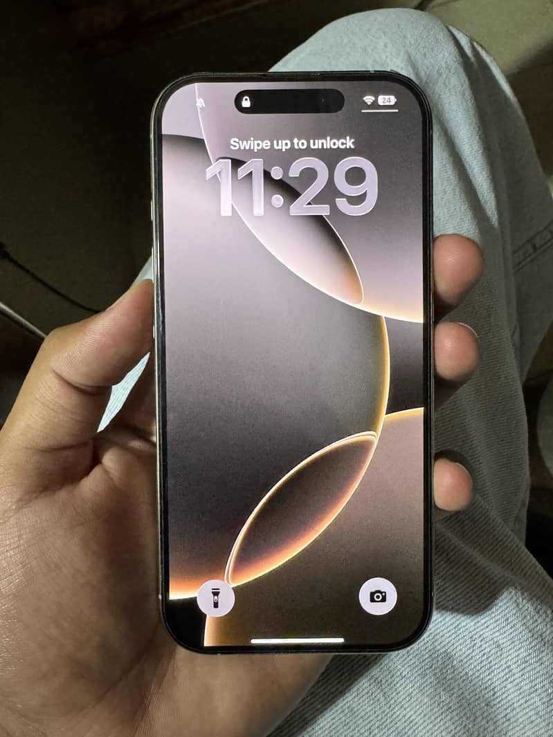 Apple iPhone 16 Pro 1